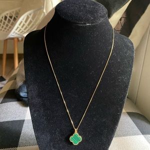 18k gold VCA 15mm malachite pendant